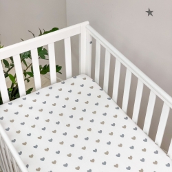 Husă pentru saltea pătuț bebeluși/copii din bumbac, 120 x 60 cm, model Inimioare bej-gri